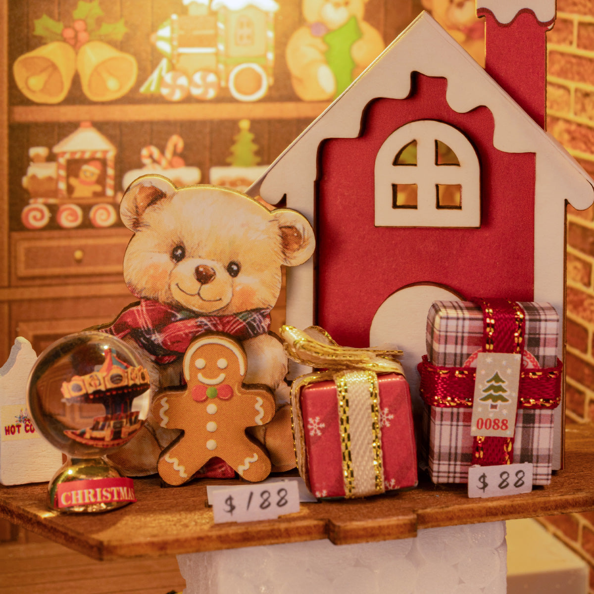 Kerstman's speelgoedwinkel DP006 close-up van cadeaus, peperkoekfiguur en warme winkelverlichting