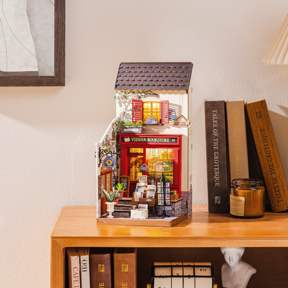 Weense boekhandel DG183 plankdisplay met de verlichte winkelpui