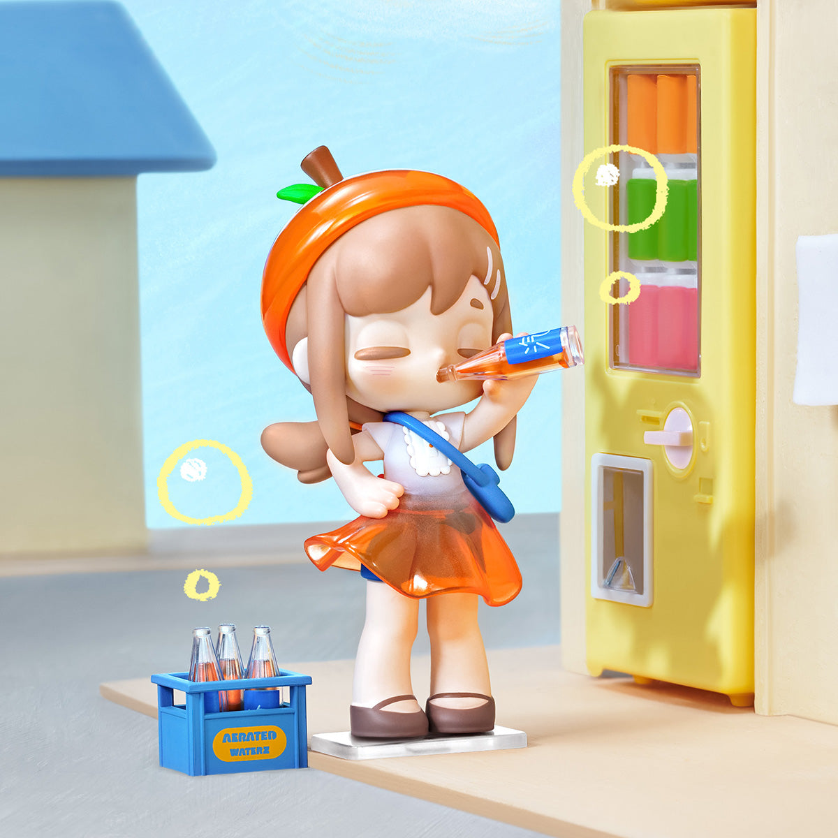 Yozco Mood Diary Orange Soda-figuur staande naast een gele automaat