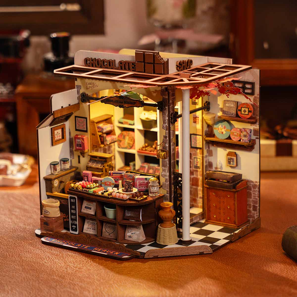 Rolife DIY Miniatuurhuis - Henry's Chocolate DG174