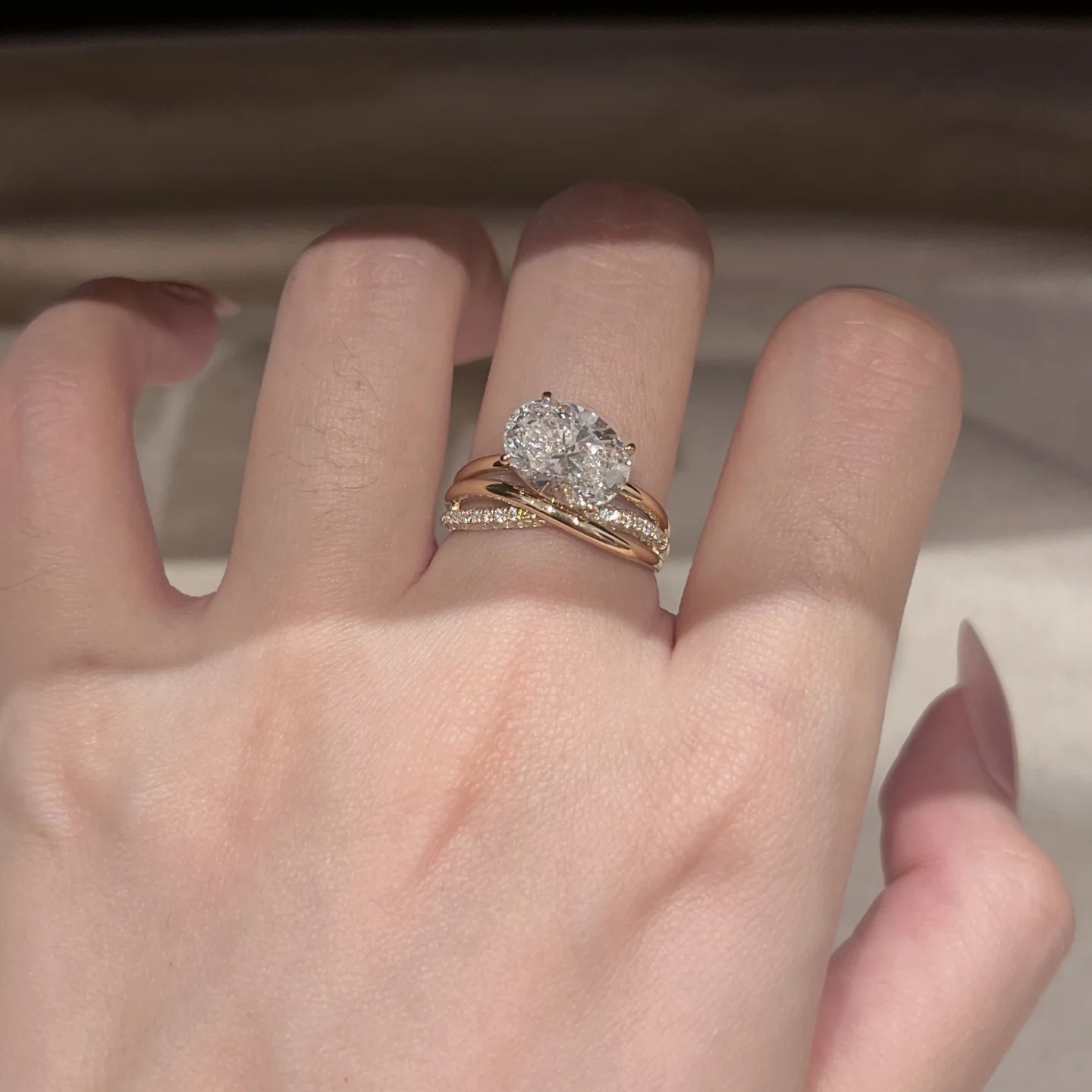 18K 3CT D-VVS Lab-grown Diamond Ring Oval Center Stone Engagement Ring for Her