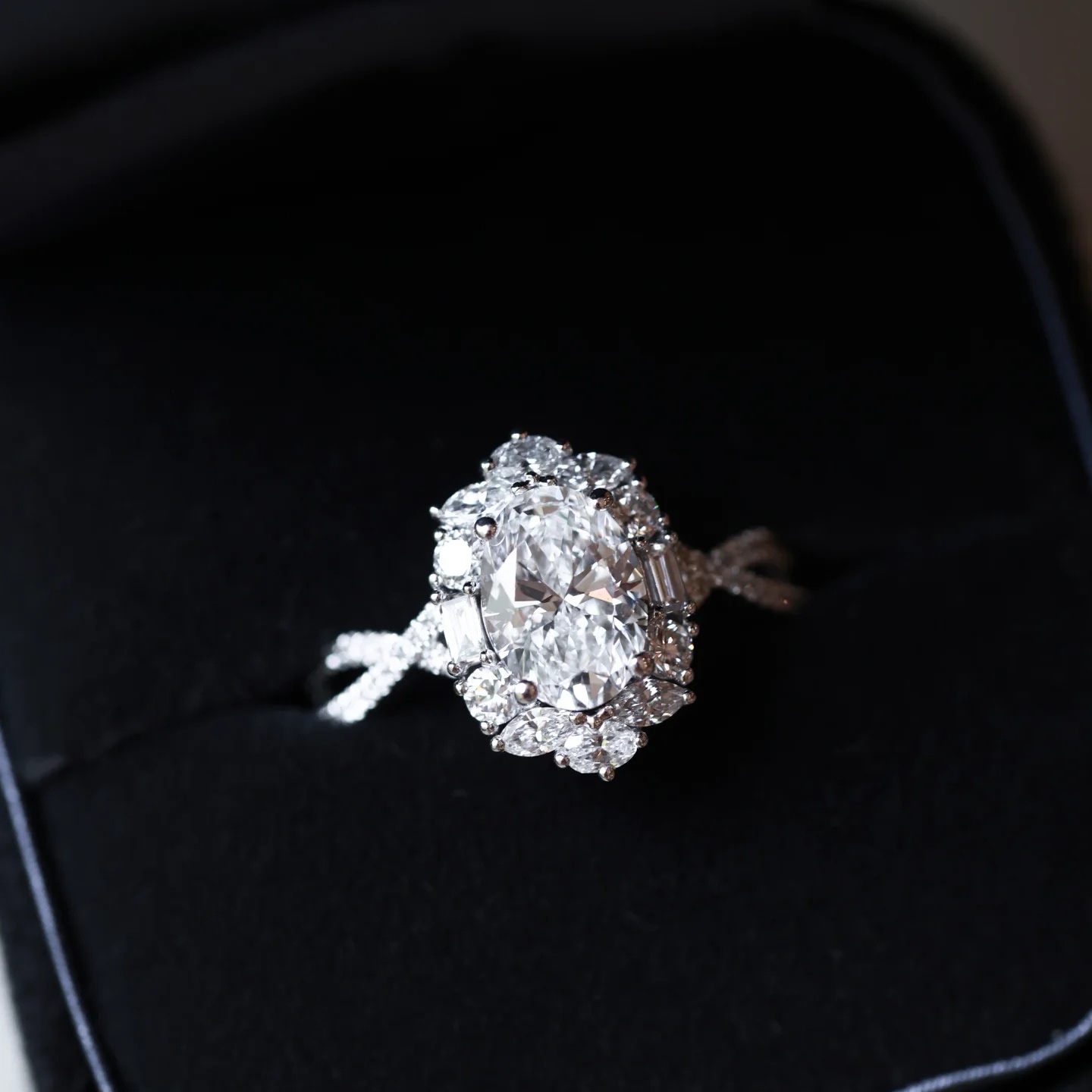 18K 2CT D-VVS Lab-grown Diamond Ring Engagement Ring for Her