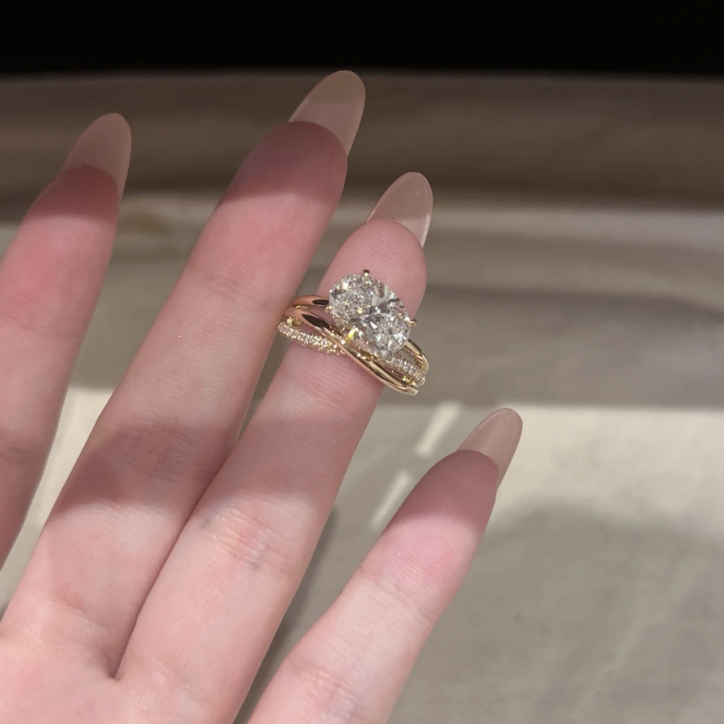 18K 3CT D-VVS Lab-grown Diamond Ring Oval Center Stone Engagement Ring for Her