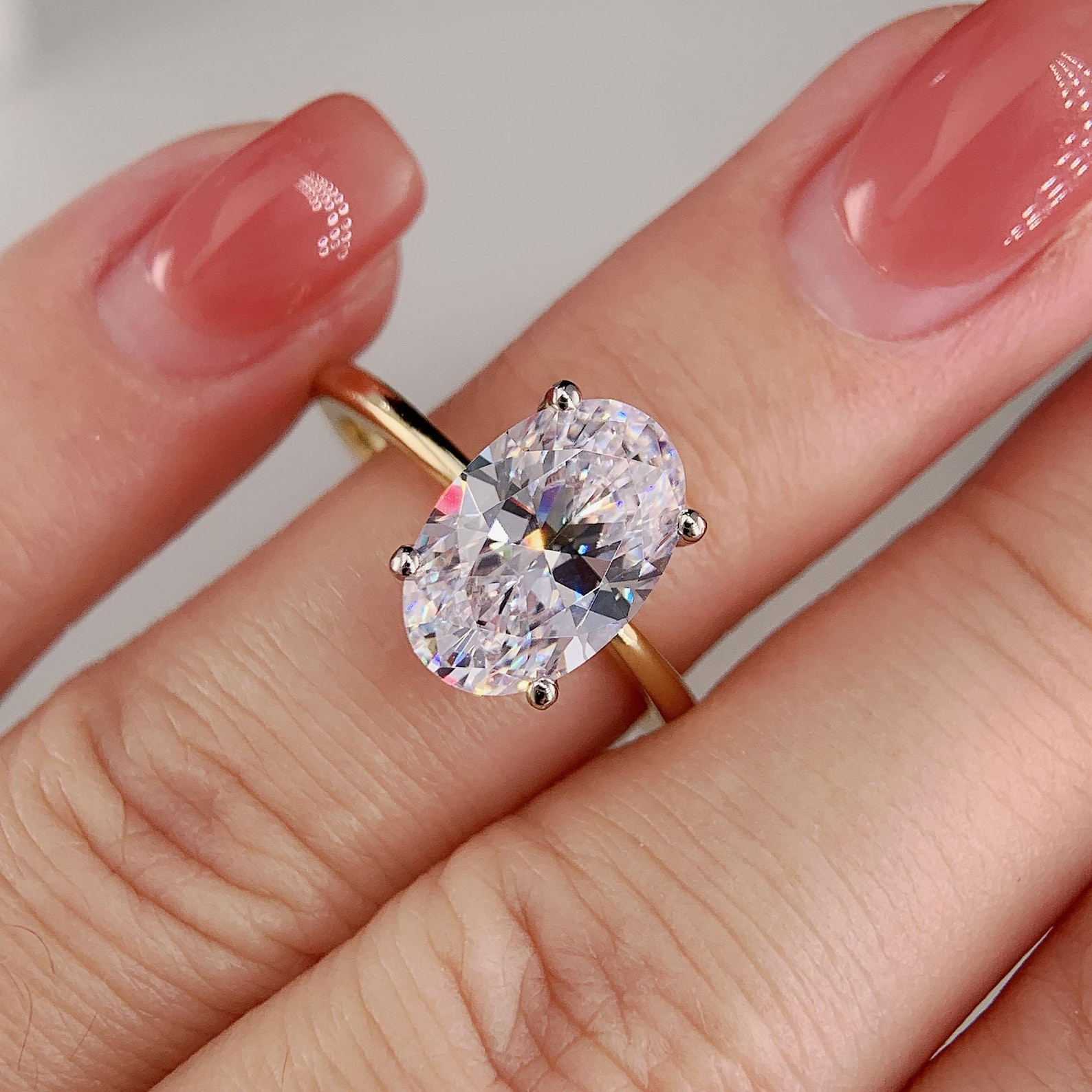 18K 2.5CT D-VVS Oval Cut Lab-grown Diamond Ring Engagement Ring for Her