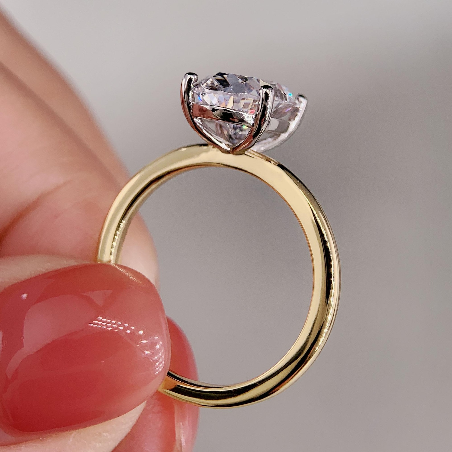 18K 2.5CT D-VVS Oval Cut Lab-grown Diamond Ring Engagement Ring for Her