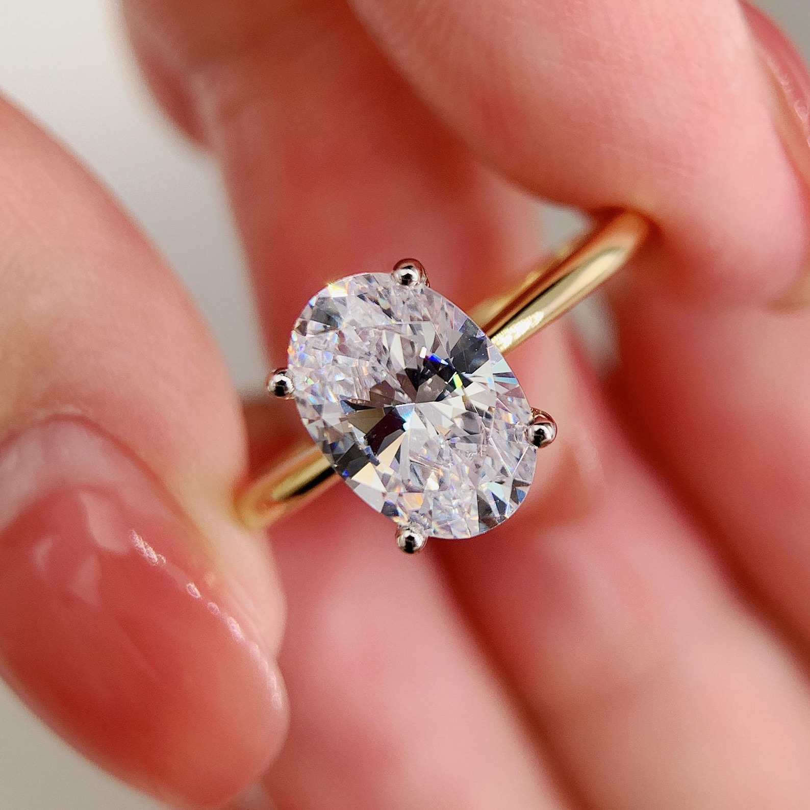 18K 2.5CT D-VVS Oval Cut Lab-grown Diamond Ring Engagement Ring for Her