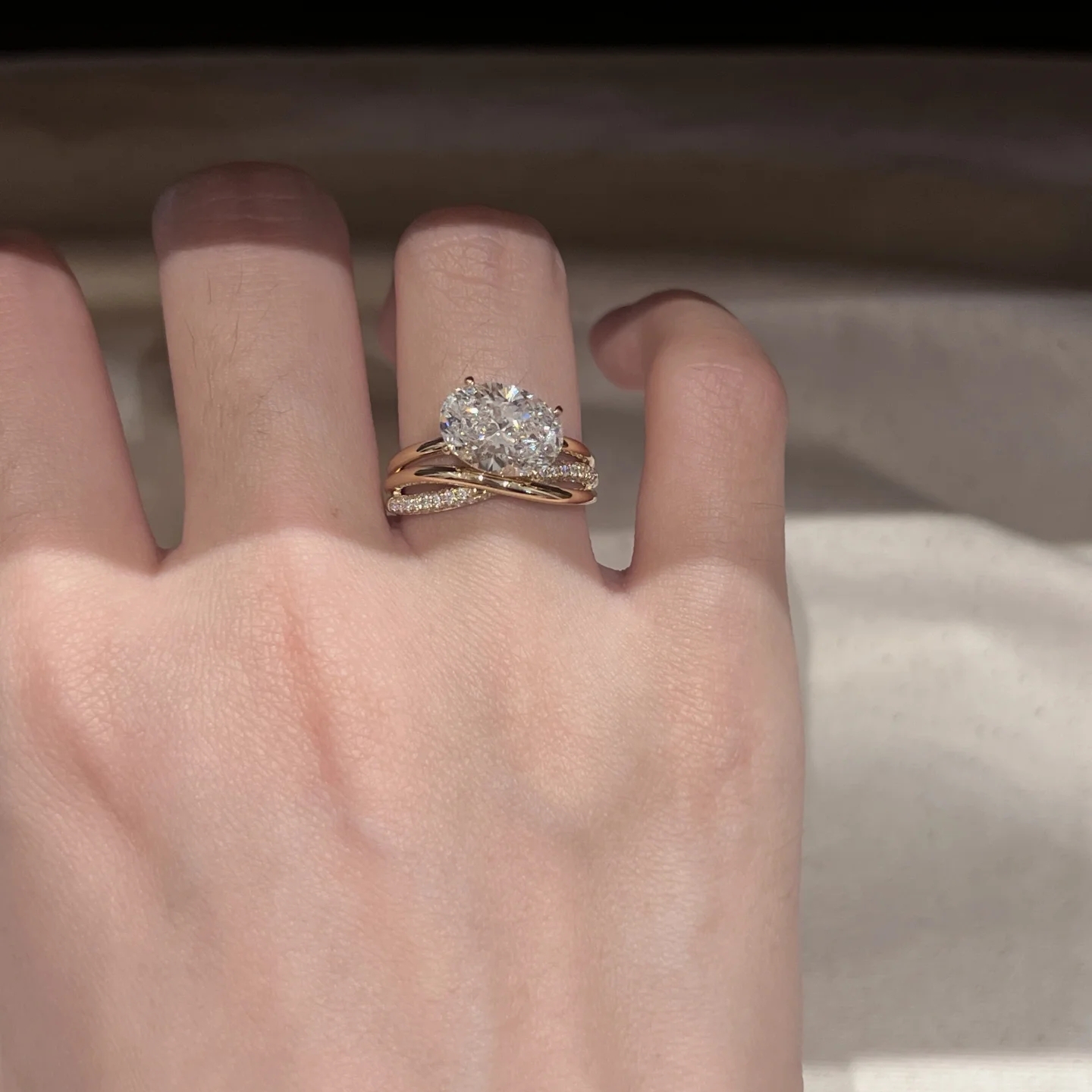 18K 3CT D-VVS Lab-grown Diamond Ring Oval Center Stone Engagement Ring for Her