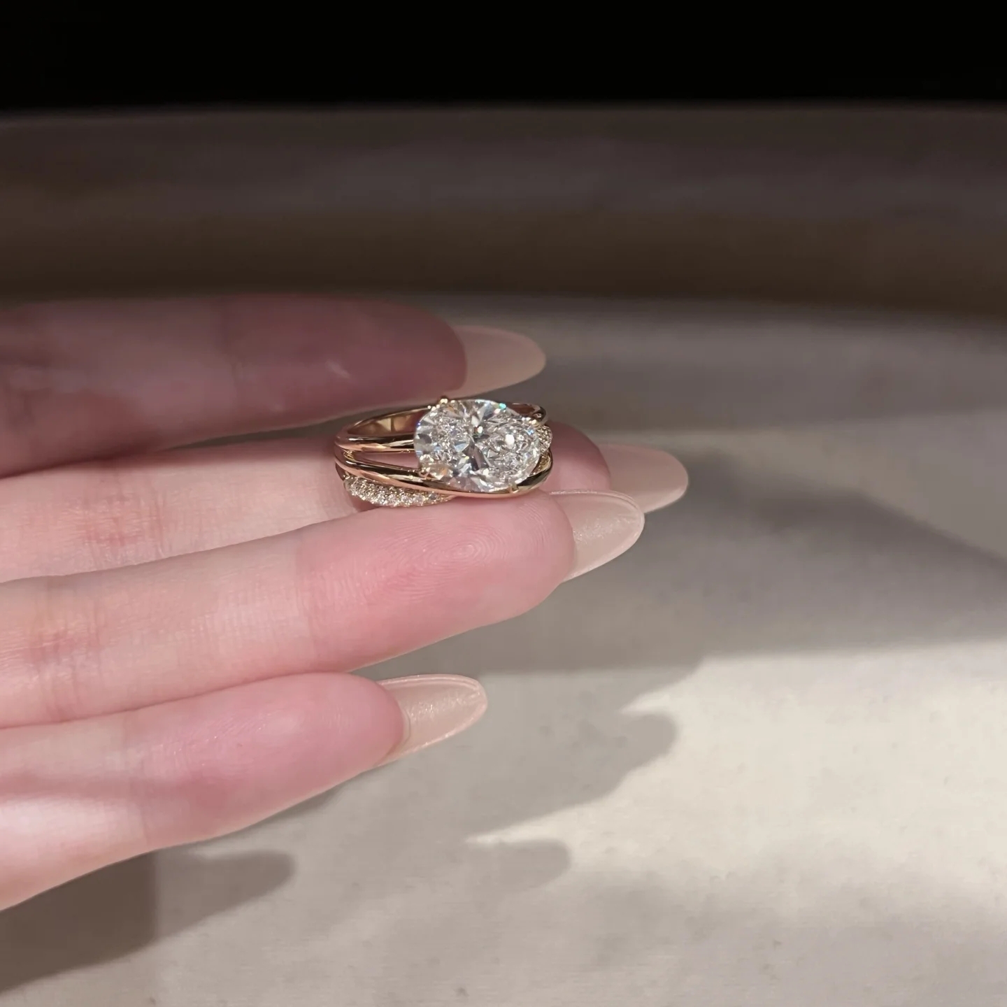 18K 3CT D-VVS Lab-grown Diamond Ring Oval Center Stone Engagement Ring for Her