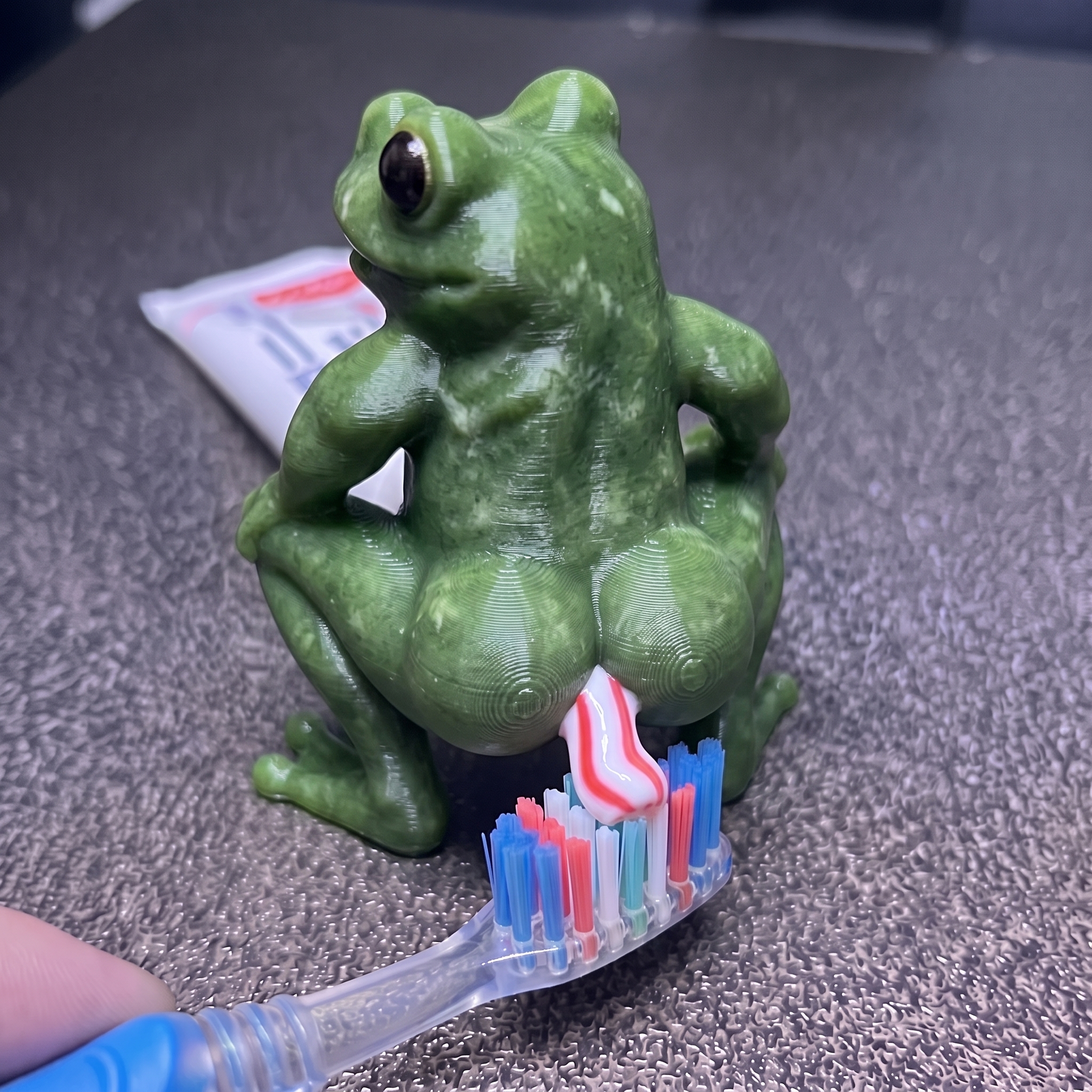 Funny Pooping Frog Toothpaste Dispenser Cap 
