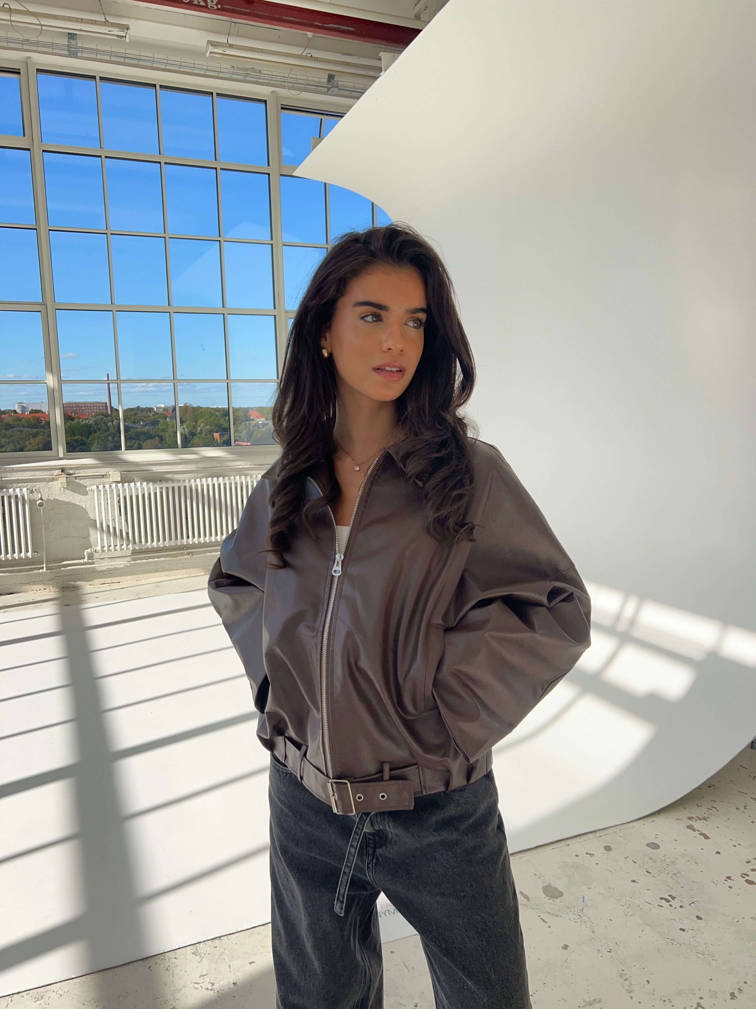 Tova buckle pu jacket â Dark brown