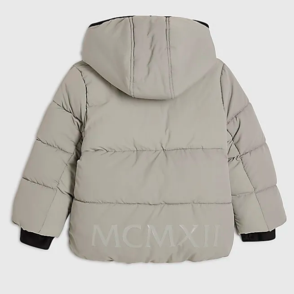 Coats & Jackets