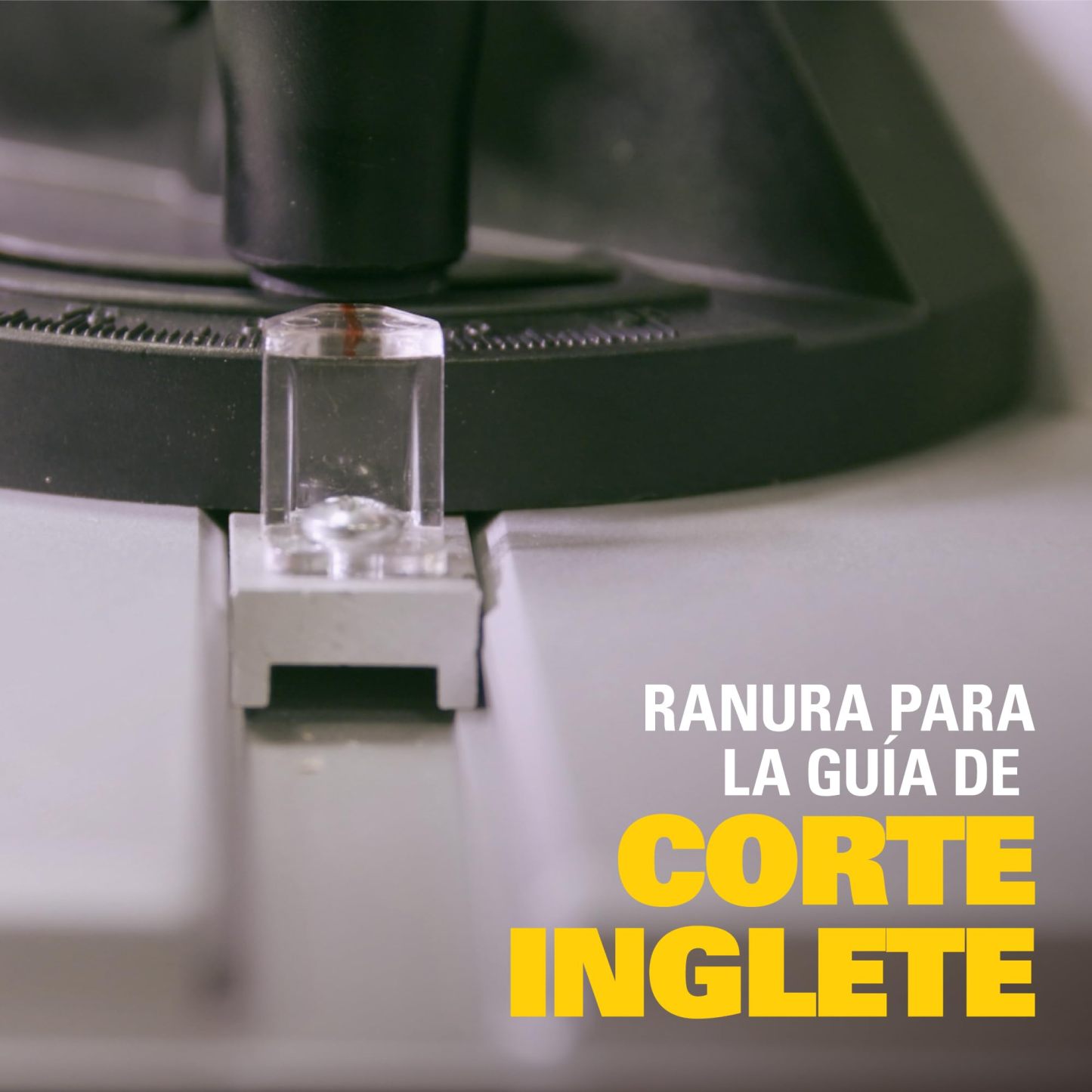 Sierra de Mesa STANLEY de 2000W y 120V con Mesa de Aluminio Extensible, Ajuste de Profundidad y Corte a 45°/90°