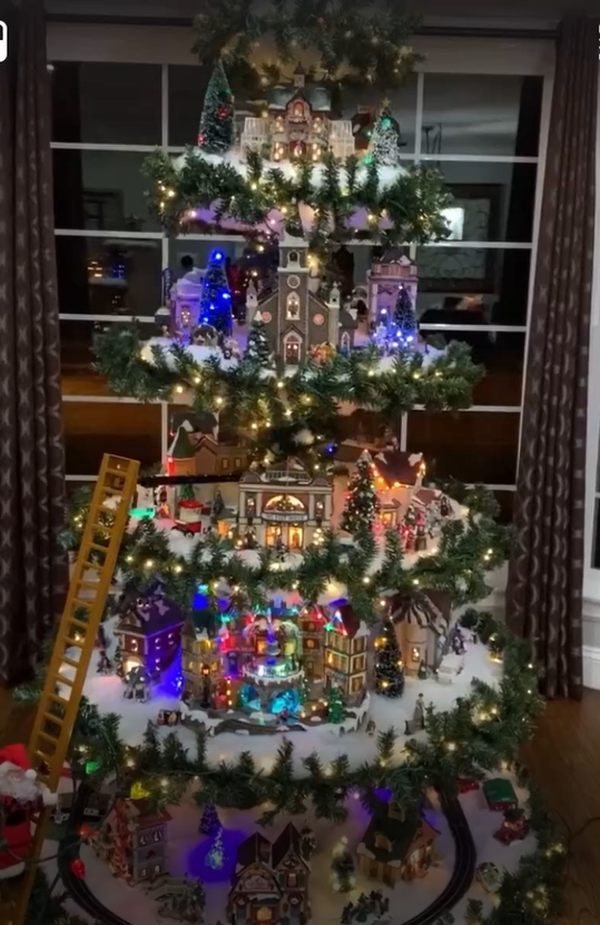 ☆Árbol de Navidad con rueda de la fortuna (con trenes, rueda de la fortuna, casas bien iluminadas) - Costco