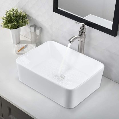 VOKIM - Conjunto de fregadero y llave de baño de 20 x 14 pulgadas, rectángulo moderno sobre el mostrador, porcelana negra, lavabo de cerámica y llave de bronce aceitado