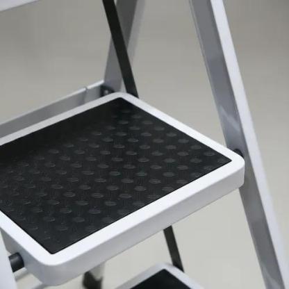 Escalera De Acero Tubular Tipo Tijera Plegable 4 Escalones