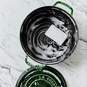 Staub, cocotte, cast iron, dutch oven, round