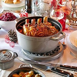 Staub, cocotte, cast iron, dutch oven, round