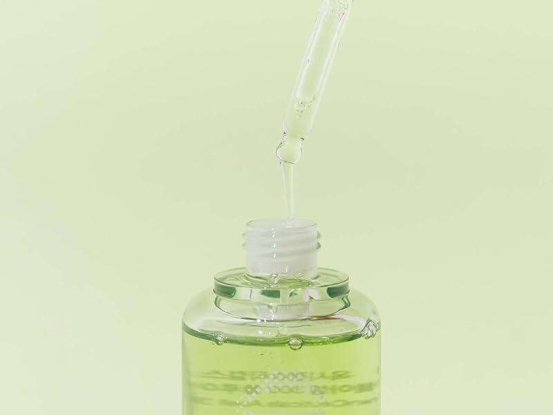 acell 300 fluid has a silky, oil-like texture that absorbs easily into the skin