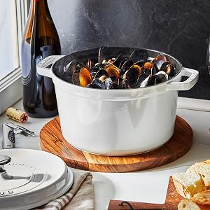 Staub, cocotte, cast iron, dutch oven, round