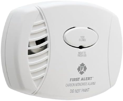 First Alert 1039734 Fat Plug-in Carbon Monoxide Alarm with Battery Backup, 8.50" x 6.75" x 2.25"