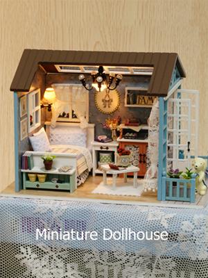 miniature dollhouse