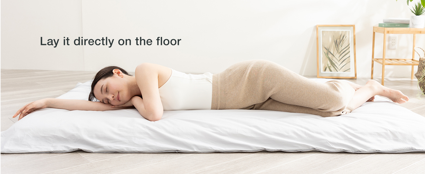 FULI futon laid directly on the floor for versatile minimalist sleeping setups