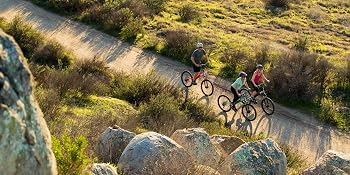 This bike is suited for riding in areas that feature flat or extremely hilly