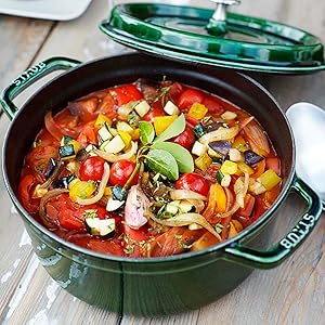 Staub, cocotte, cast iron, dutch oven, round