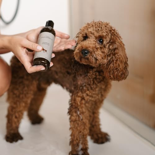 LILA LOVES IT Shampoo Sensitive for Dogs - Dog Shampoo with Aloe Vera, Almond Oil, Calendula and Camomile, moisturizing, Soothing and Gentle, 250 ml