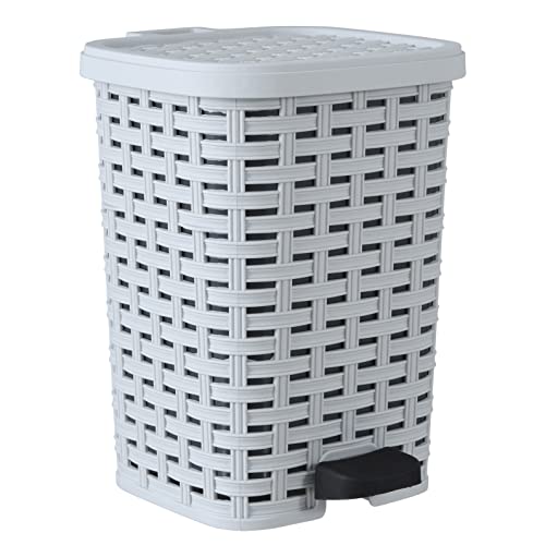 Superio Mini Trash Can with Foot Pedal Small Outdoor Garbage Can with Lid, 1.5 Gallon Plastic Waste Basket for Bathroom, Bedroom, Kitchen, Office, Patio (Wicker Brown 6 QT.)