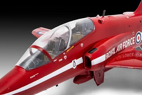 REVELL OF GERMANY 04284 1/32 BAe Hawk T.1 Red Arrows