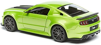 Maisto 1:24 Scale 2014 Ford Mustang Street Racer Diecast Vehicle (Colors May Vary)