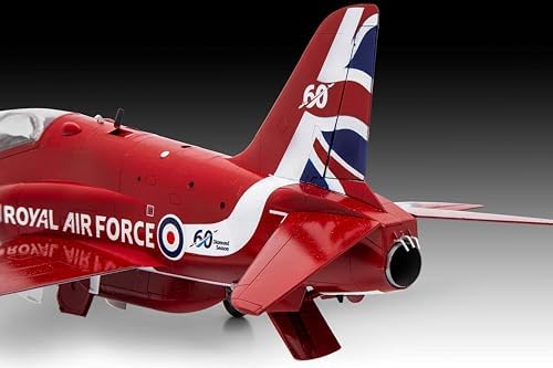 REVELL OF GERMANY 04284 1/32 BAe Hawk T.1 Red Arrows