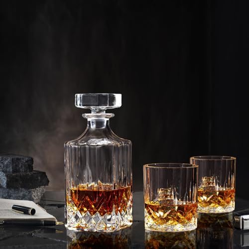 Square 25oz Whiskey Decanter with Glass Stopper