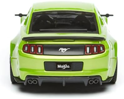 Maisto 1:24 Scale 2014 Ford Mustang Street Racer Diecast Vehicle (Colors May Vary)