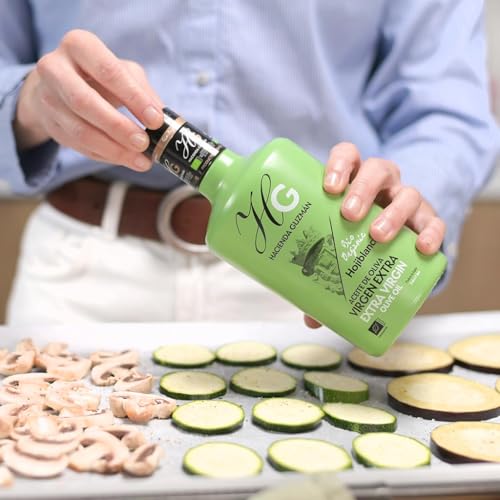 HACIENDA GUZMÁN - Organic and Bio Extra Virgin Olive Oil Hojiblanca. Ideal for grilled or fresh vegetables and white fish. Available in 16.9 FL OZ