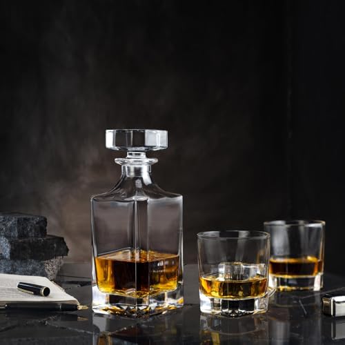 Square 25oz Whiskey Decanter with Glass Stopper