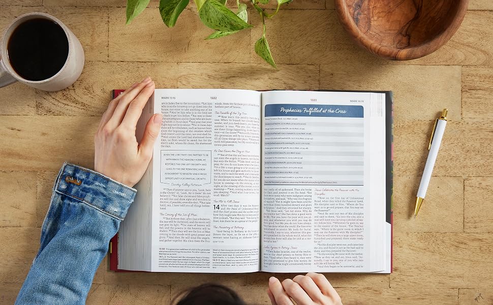 NKJV Womans Study Bible Study Notes book introductions easy to read and use holy Bible