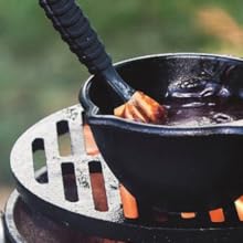 basting pot; cast iron pot; cast iron basting pot; pre seasoned basting pot; cast iron saucepan;