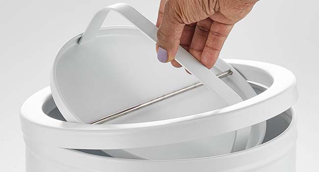 swing top lid waste can with removable lid