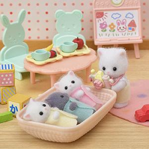 Miniatures; Doll Family; Gift Set; Calico Critters; Cat Family; animal figure; cat toys; cat figures
