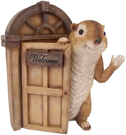 Design Toscano Squirrel Statue: Grandmother