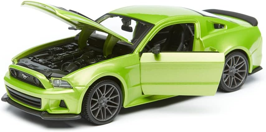 Maisto 1:24 Scale 2014 Ford Mustang Street Racer Diecast Vehicle (Colors May Vary)