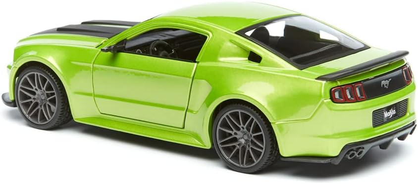 Maisto 1:24 Scale 2014 Ford Mustang Street Racer Diecast Vehicle (Colors May Vary)