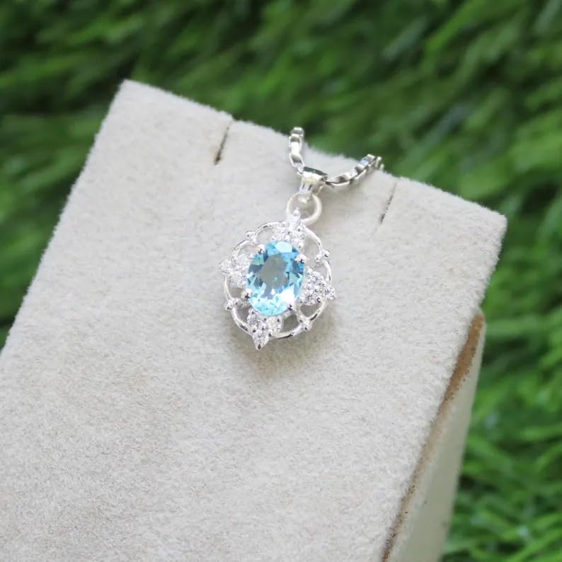 1Pc Beautiful Geometric Openwork Diamond-Encrusted Copper Zircon Silver Pendant Necklace, Perfect For A Woman's Everyday Occasions, Weddings