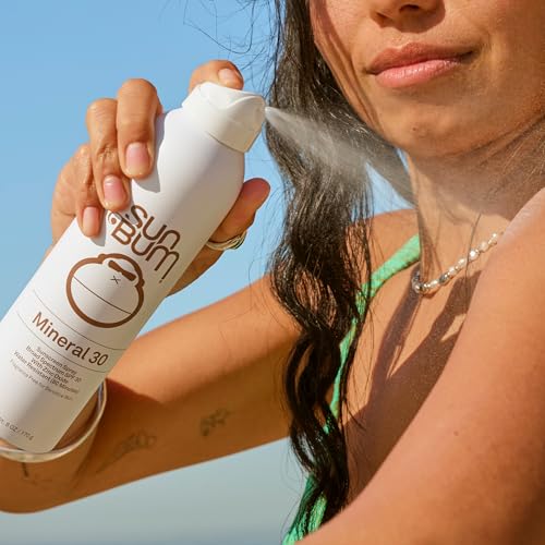 Sun Bum Mineral SPF 30 Sunscreen Body Spray - 6 oz | Broad Spectrum Moisturizing Sunscreen, for Sensative Skin, Vitamin E, Hawaii 104 Act Compliant (No Octinoxate & Oxybenzone)