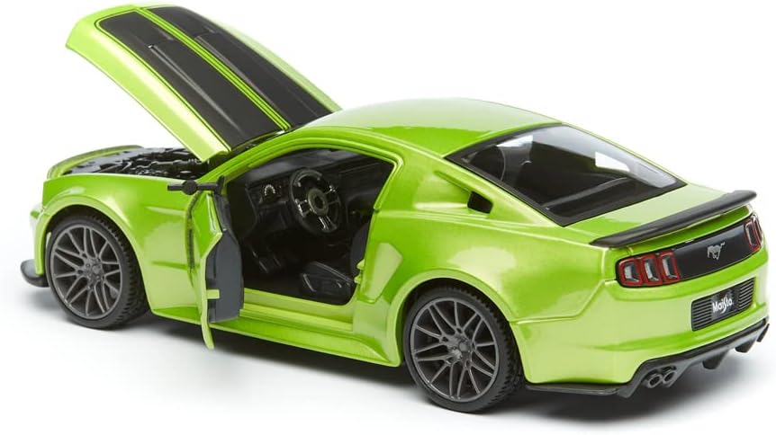 Maisto 1:24 Scale 2014 Ford Mustang Street Racer Diecast Vehicle (Colors May Vary)
