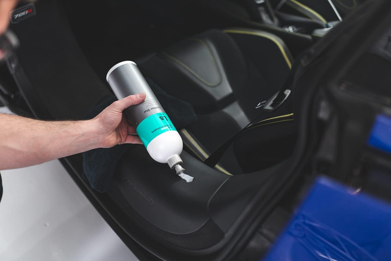 KOCHCHEMIE - Leather Star - Deep Cleaner for Leather, Revitalizes, Preserves, and Protects, Pleasant Fragrance, Color Intensifying Appearance
