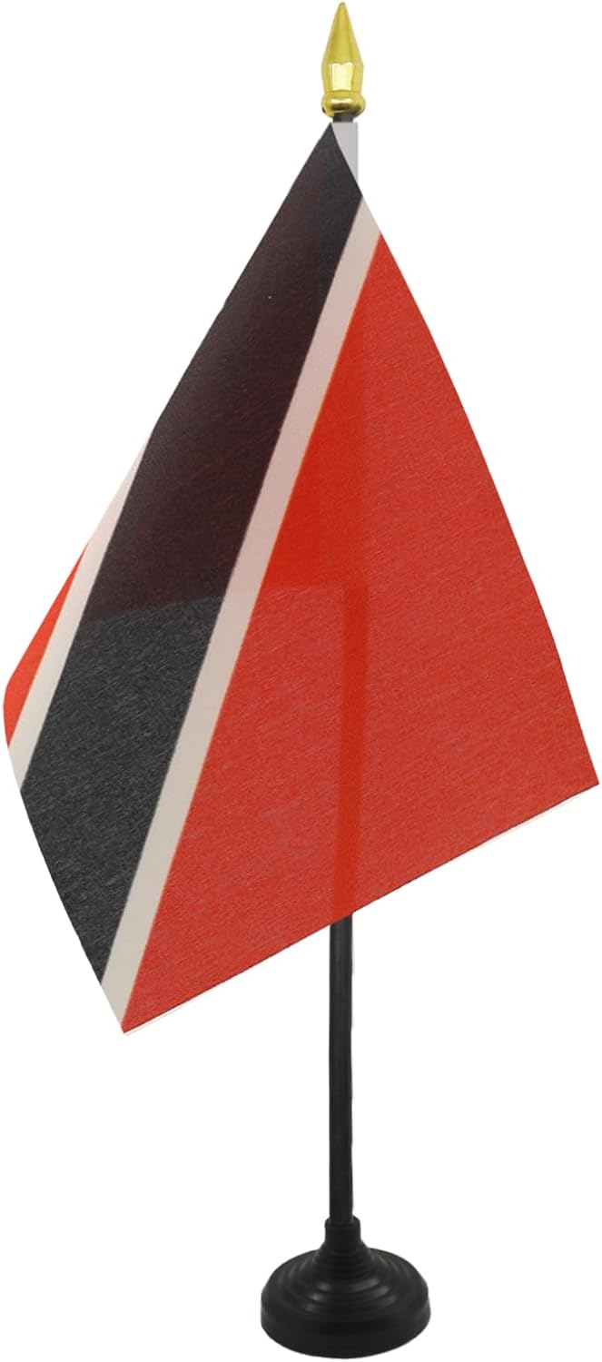AZ FLAG Nicaragua Table Flag 4x6 in 100D Polyester Plastic Base | Indoor use Nicaraguan 15x10 cm desk flag stitched finish with reinforced edges with plastic pole and gold finial