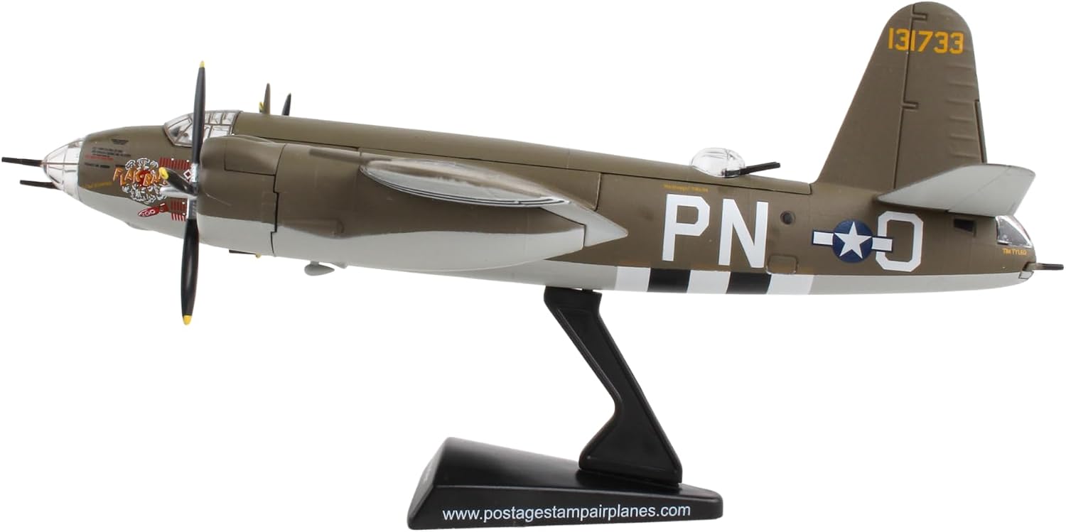 Daron Worldwide Trading B-29 Superfortress Enola Gay Vehicle (1:200 Scale), White